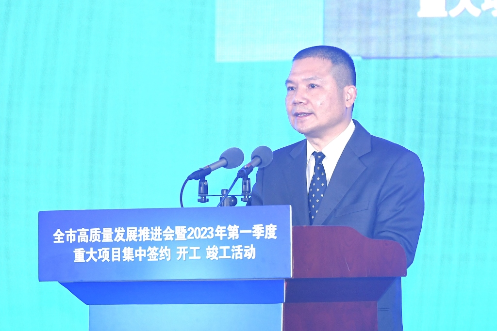 梁书记.jpg
