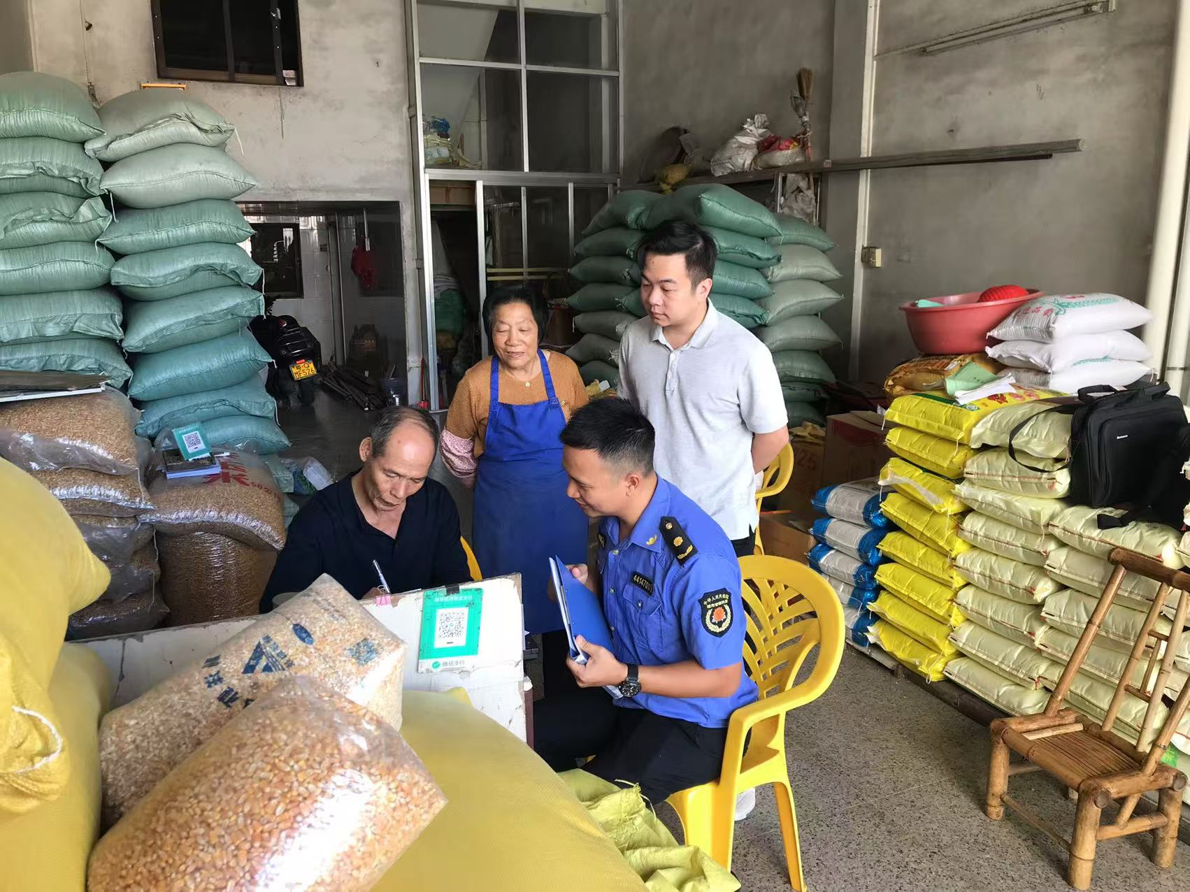 高新区经发局开展粮食领域信用监管 加强诚信宣传.jpg